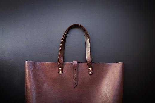 4 Benefits Of Using A Leather Bag For Work - SeeandWear